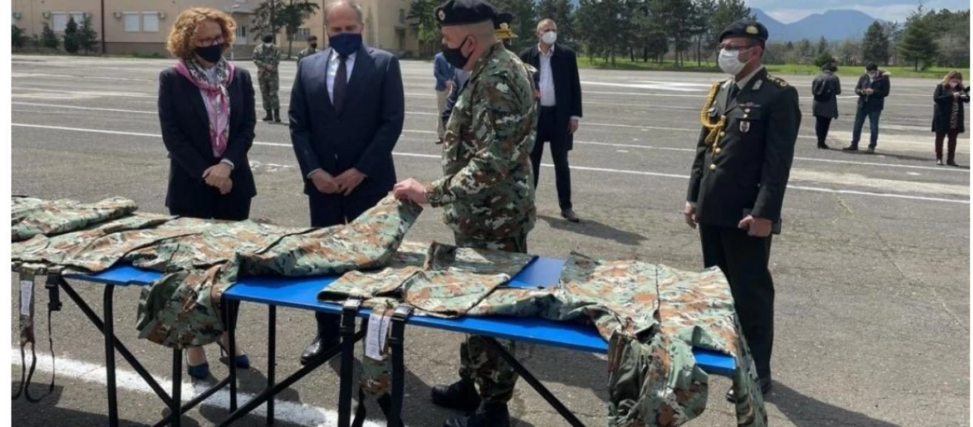 Με τουρκικές στολές πλέον ο στρατός των Σκοπίων στα βόρεια σύνορα μας